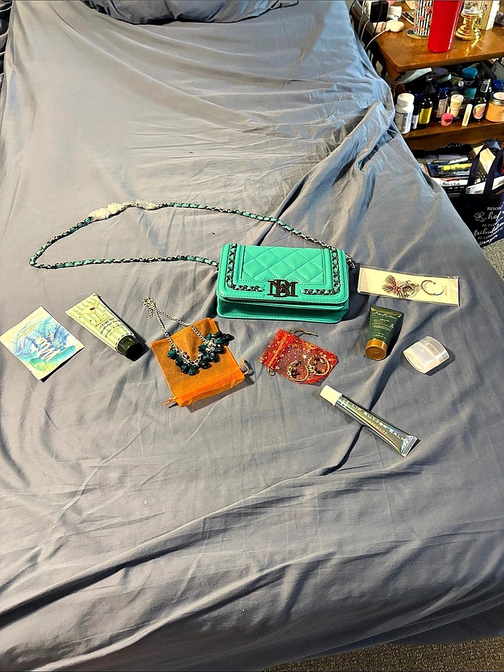 Badgley Mischka Quilted Crossbody Bag in Green NWOT with jewelry lotion purse ch